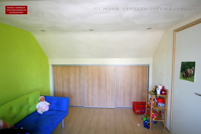 015 schuifkast op zolder.JPG